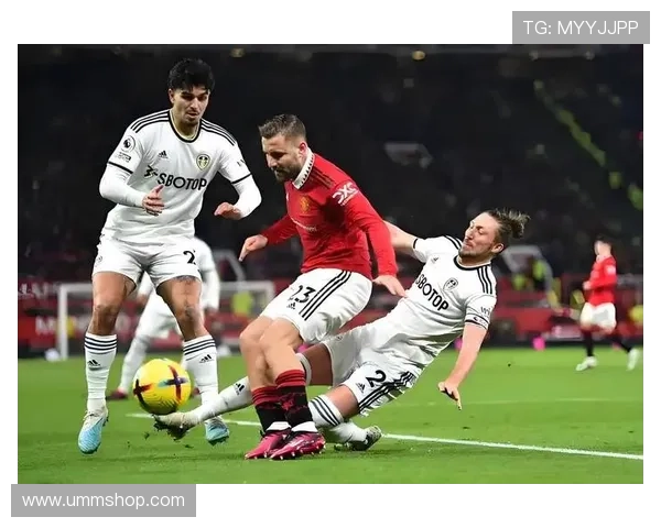 格罗斯本赛季在英超表现稳健，中场组织能力持续提升