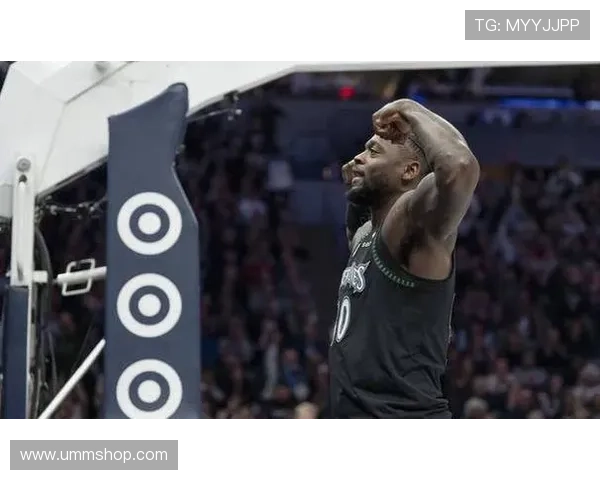 兰德尔突破制造错位提升进攻效率，明显拉开与内线同僚差距